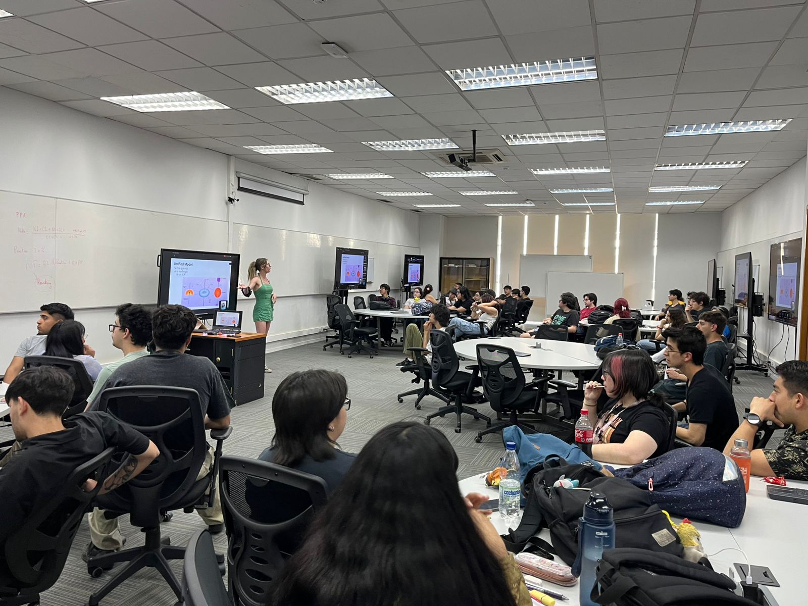 AGN and Gravitational Lensing talk at UNAB